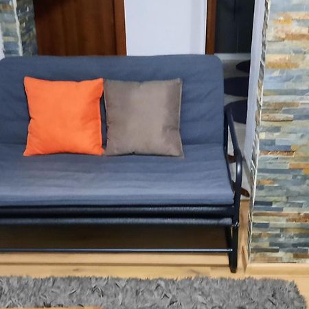 New And Comfortable Two Bedroom House Gărâna Esterno foto