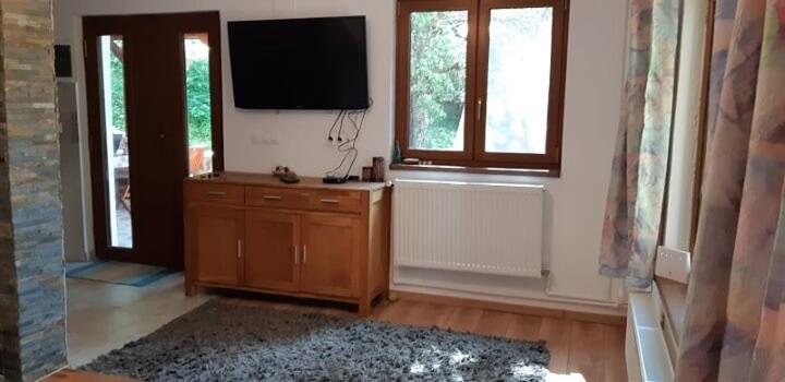 New And Comfortable Two Bedroom House Gărâna Esterno foto