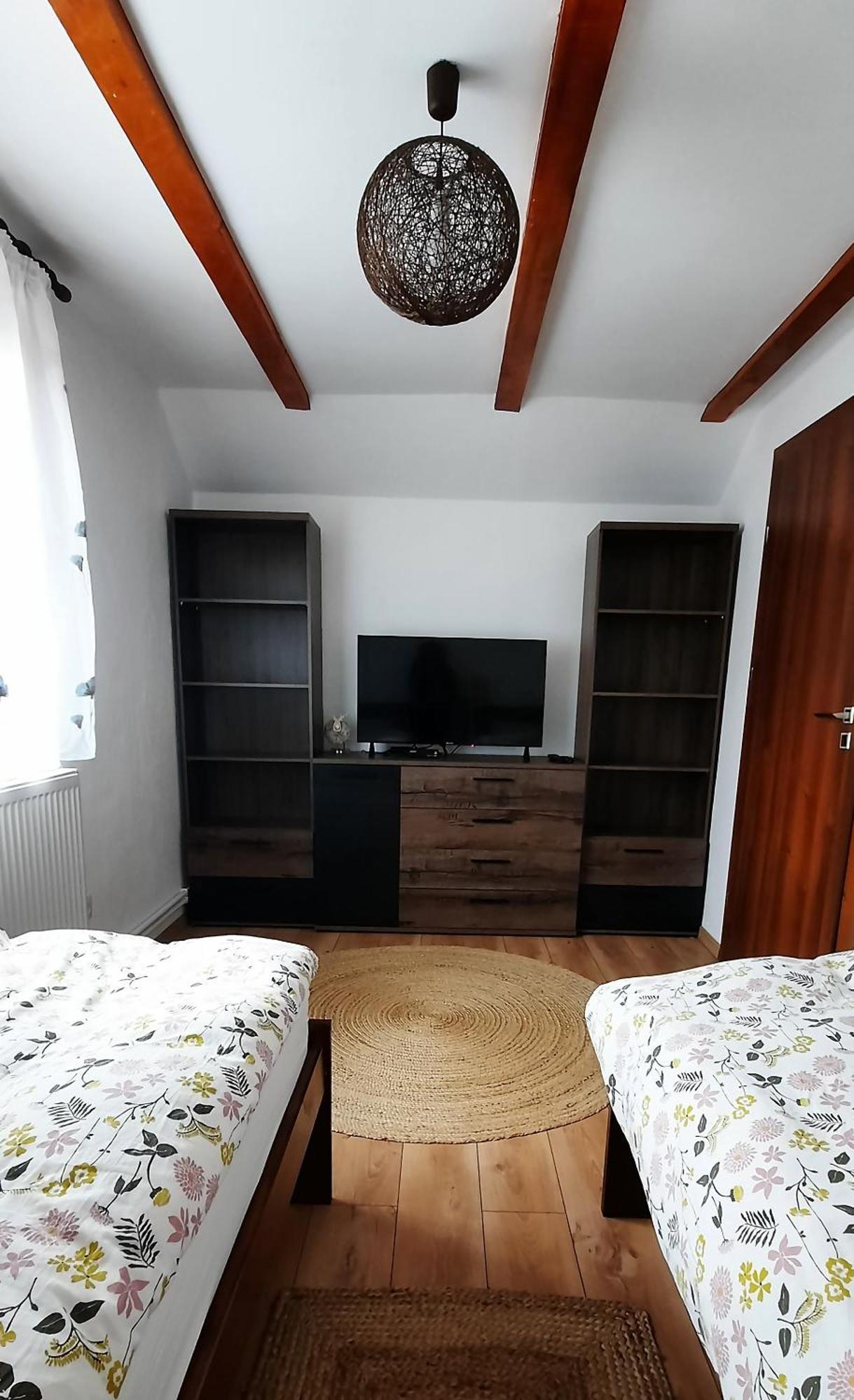 New And Comfortable Two Bedroom House Gărâna Esterno foto